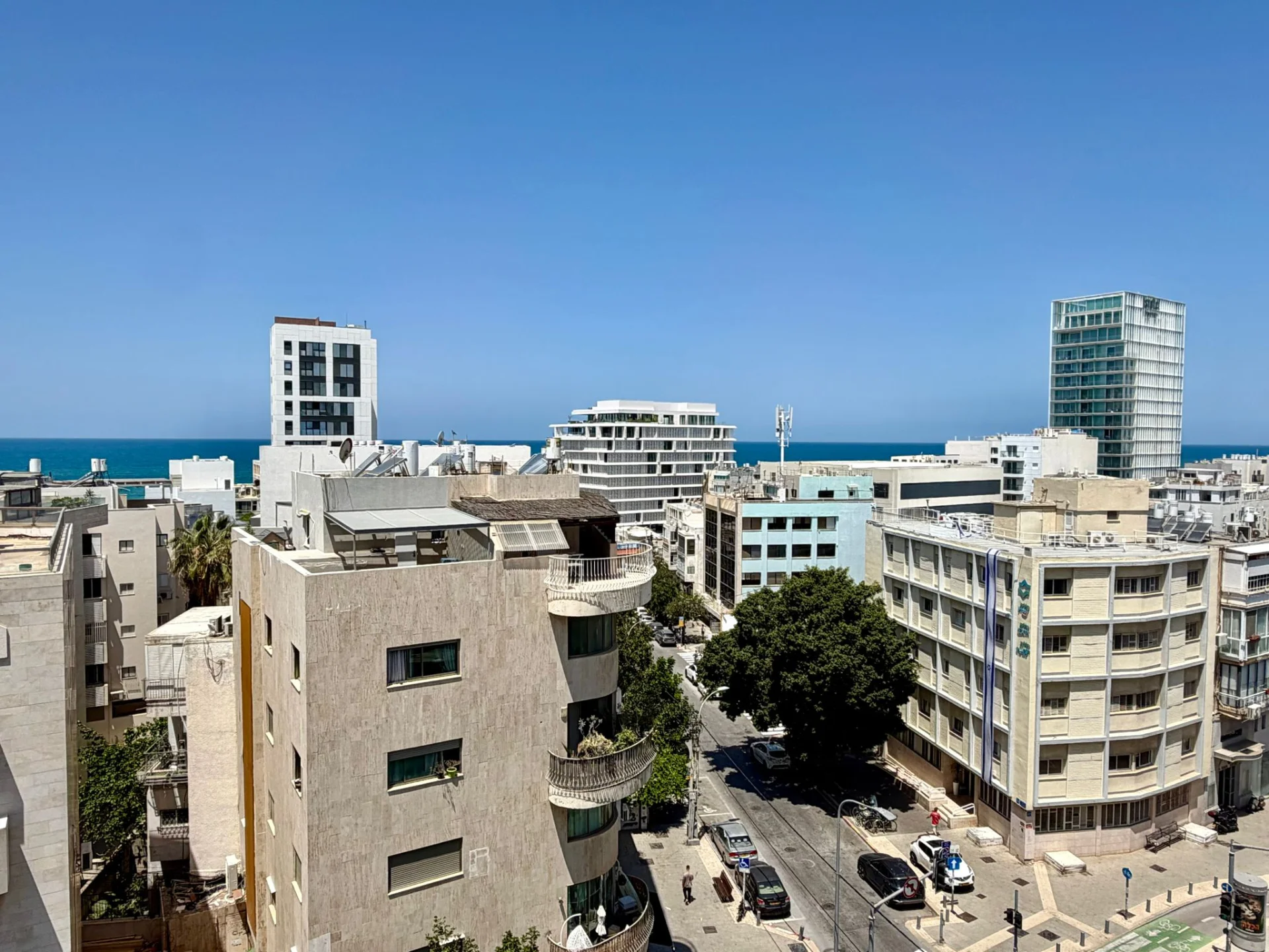 Vue panoramique sur la mer Méditerranée depuis l'appartement
