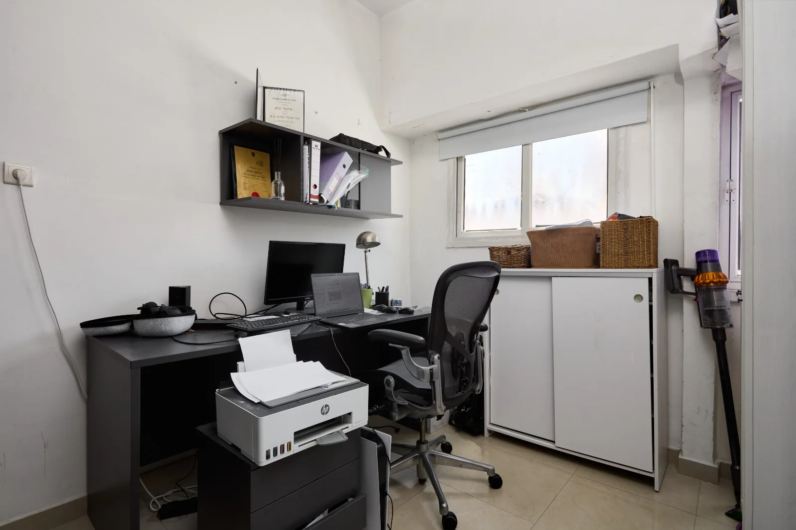 Bureau avec poste de travail
