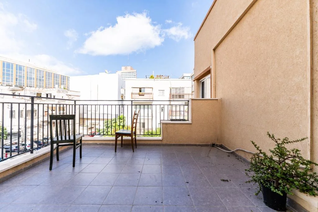 Terrasse avec vue sur la ville