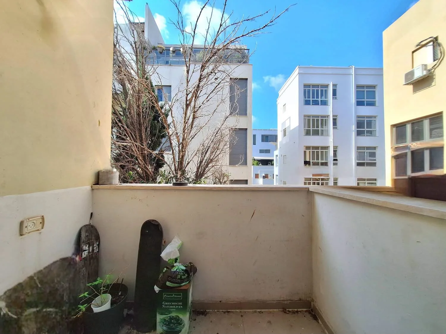 Balcon privatif avec vue sur le quartier