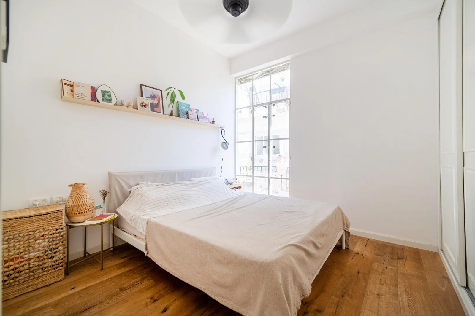 Intérieur de l'appartement, rue George Eliot